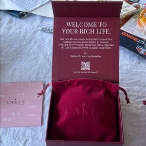 Cakesbody 100% silicone with medical grade adhesive